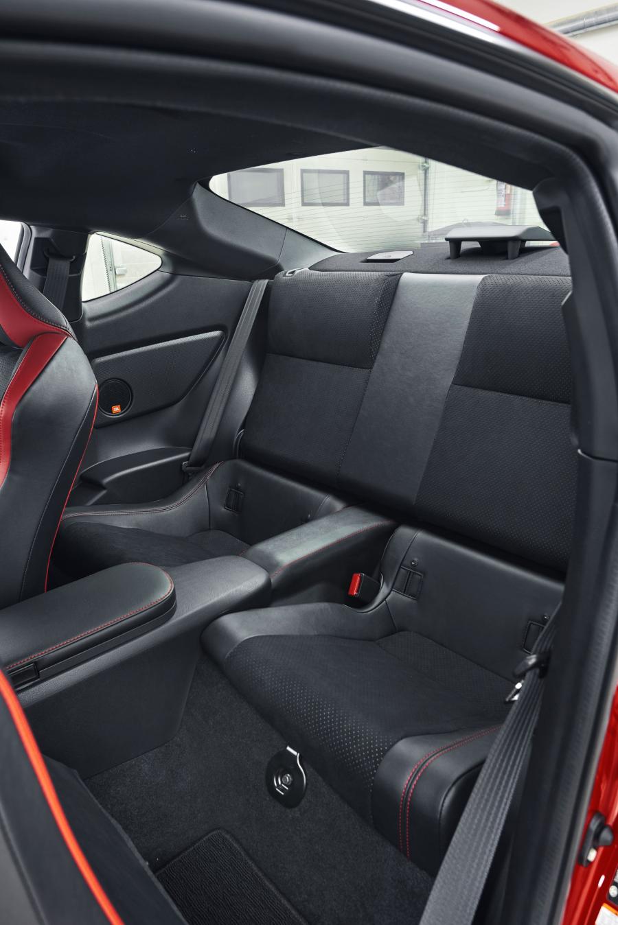 Интерьер Toyota GT 86 2016 года  (WW) (фото 12 из 33)